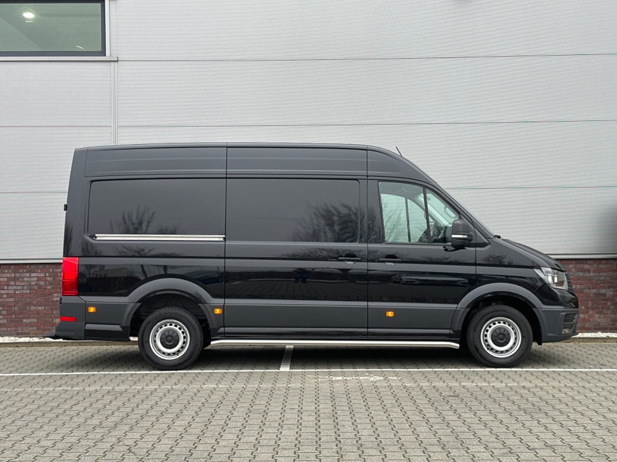 Volkswagen Crafter 30 2.0 TDI L3H3 Comfortline Deep Black | Navi Discover Media | Trekhaak | ComfortPlus stoel | Camera | Verw. voorruit