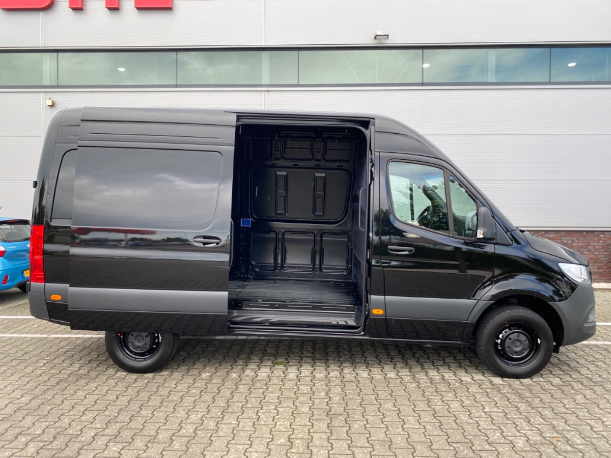 Mercedes-Benz Sprinter PRO 317 CDI L2H2 RWD AUT | NW MODEL | THK 3.5t | Obsidian Black