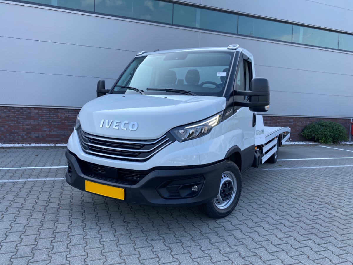 Iveco Daily 35S18 3.0L 180PK AUT | Oprijwagen | Geveerde stoel | 3.5t trekgw. | Adaptive CC | LED NAV ECC | Faustmann opbouw