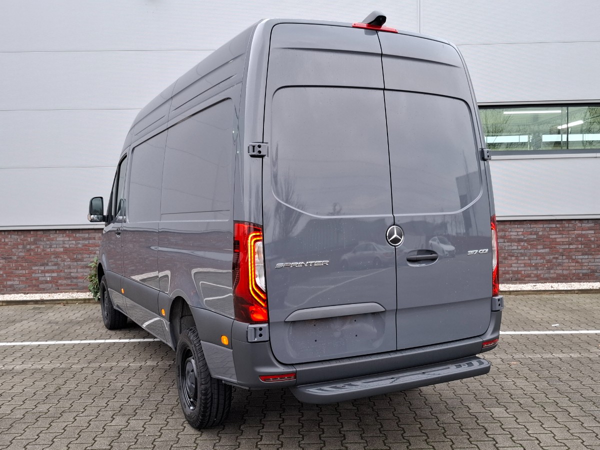 Mercedes-Benz Sprinter PRO 317 CDI RWD L2H2 AUT | LED | CAM | 93 ltr tank | Trekhaak | MBUX & Smartphone Pack | Graphite Grey