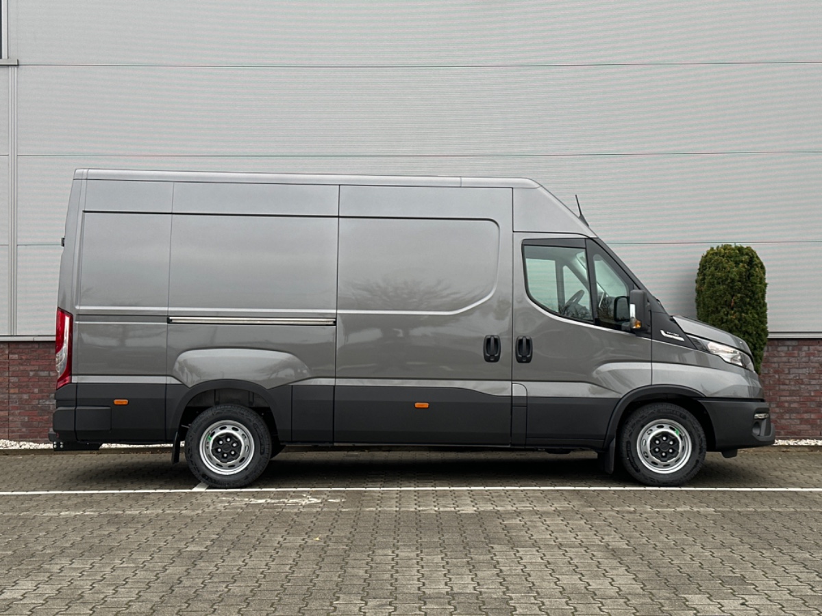 Iveco Daily NW MODEL | 35S18HA8 V L2H2 | 3.0 180PK | Grey met. | Navi | ECC | ACC | Gev. stoel | CAM | THK