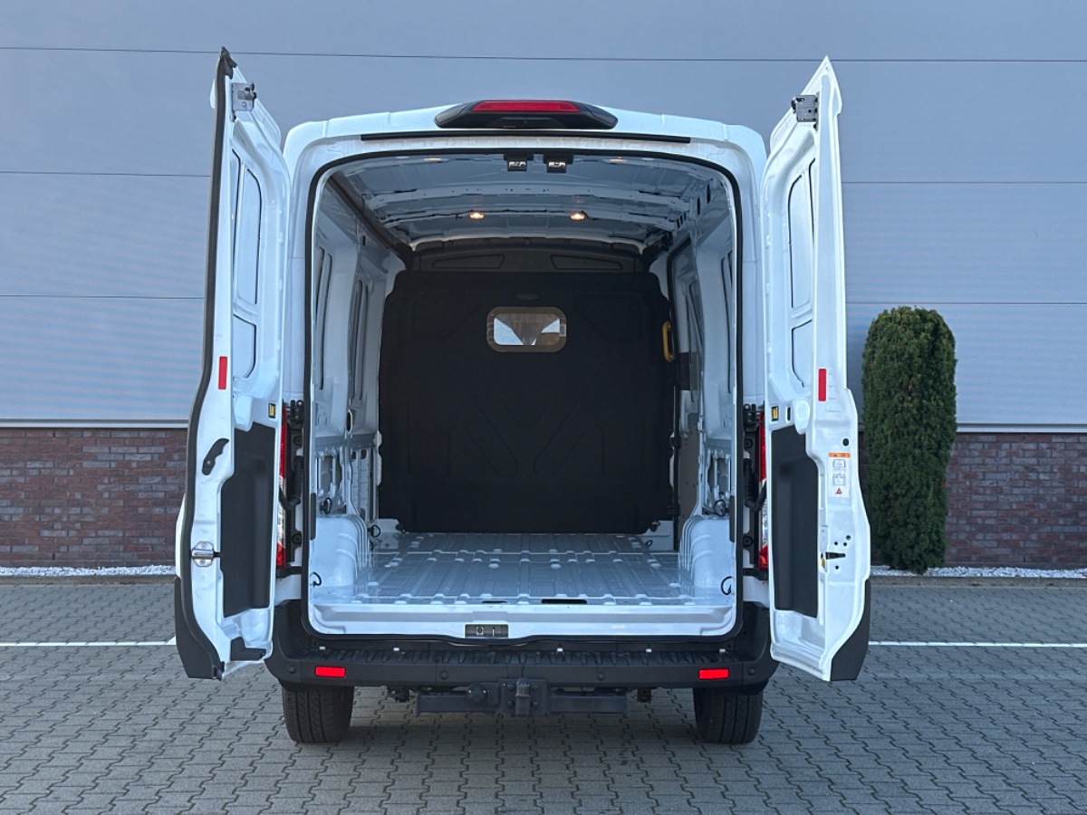 Ford Transit 350L 2.0 Ecoblue 165PK A10 – RWD – 3.5t Trekhaak – Stoelverw. – SYNC2 Camera – Allseasons – Standkachel