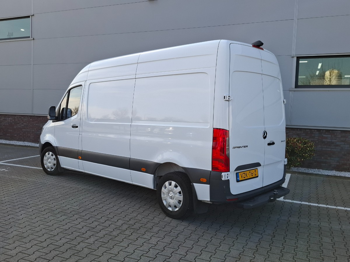 Mercedes-Benz Sprinter 314 2.2 CDI AUT L2H2 | Leder | Trekhaak | Gr. MBUX | Navi | Camera | Leder stuur