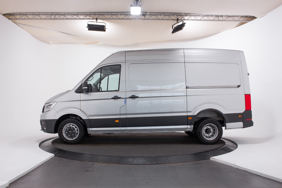 MAN TGE 5.160 L3H3 RWD Dubb. Lucht AUT8 | Reflex silver | Climatronic | Assist pak | Comfortpak. Plus | Bsn Navi | Licht Zicht (LED) | Trekhaak 3,5t | Adaptive Cruise | Schuifdeur links