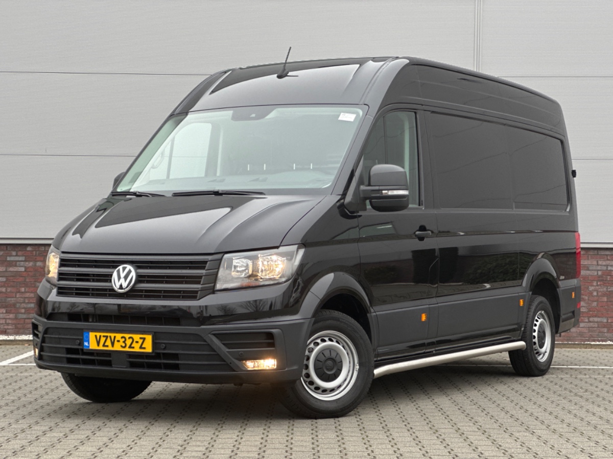 Volkswagen Crafter 30 2.0 TDI L3H3 Comfortline Deep Black | Navi Discover Media | Trekhaak | ComfortPlus stoel | Camera | Verw. voorruit