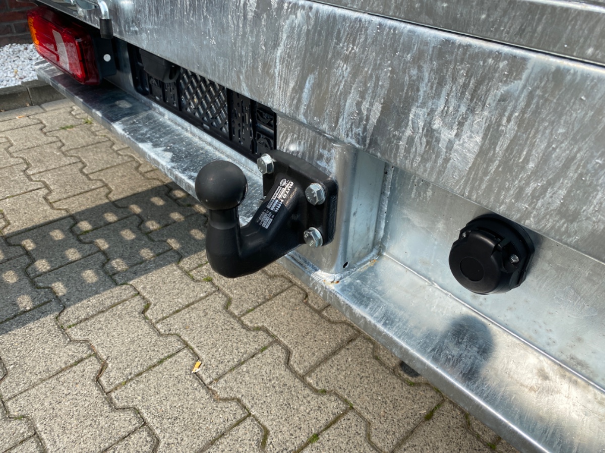 Iveco Daily 35S18 3.0L 180PK AUT | Oprijwagen | Geveerde stoel | 3.5t trekgw. | Adaptive CC | LED NAV ECC Adaptive CC | Faustmann opbouw