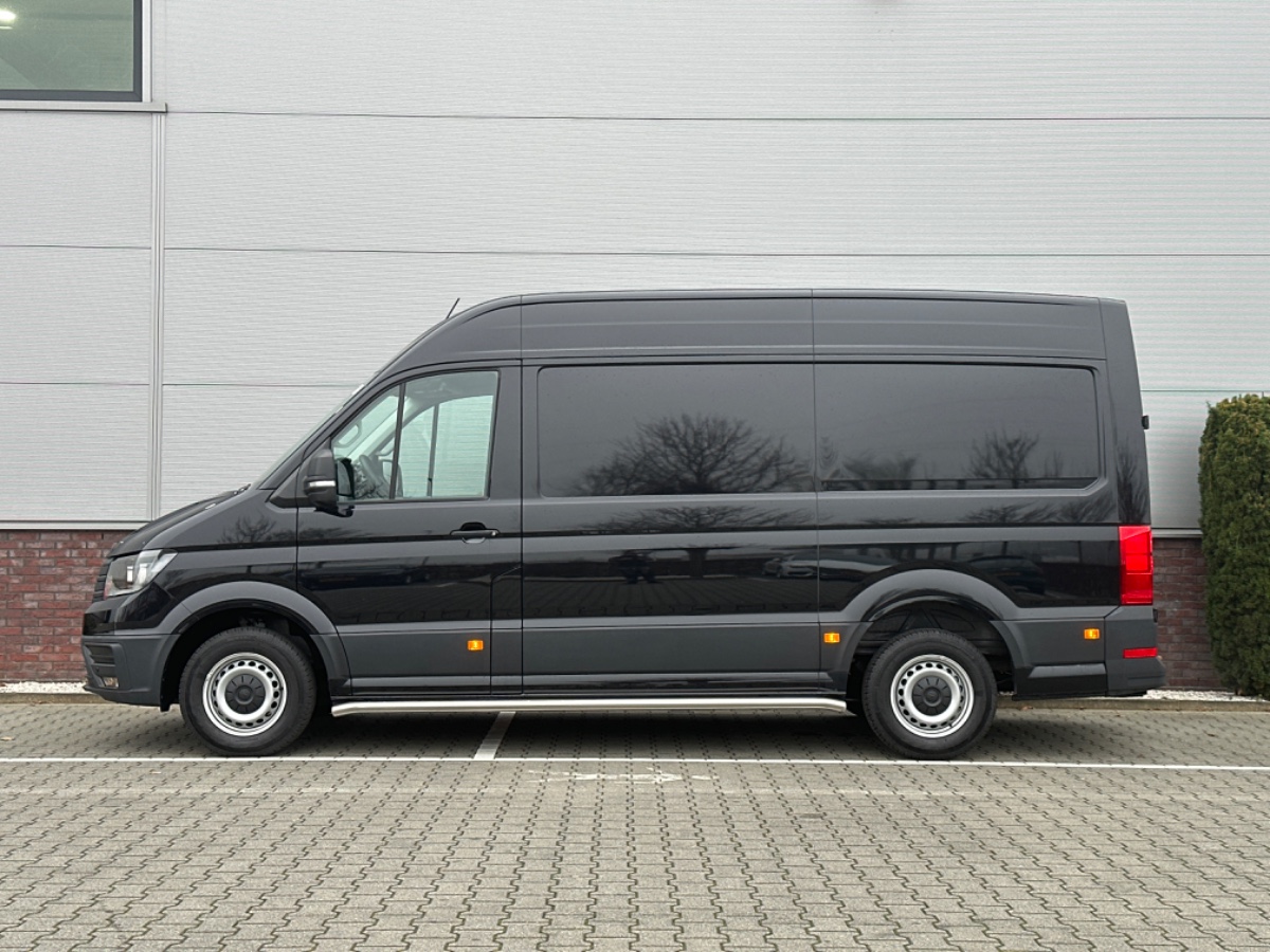 Volkswagen Crafter 30 2.0 TDI L3H3 Comfortline Deep Black | Navi Discover Media | Trekhaak | ComfortPlus stoel | Camera | Verw. voorruit