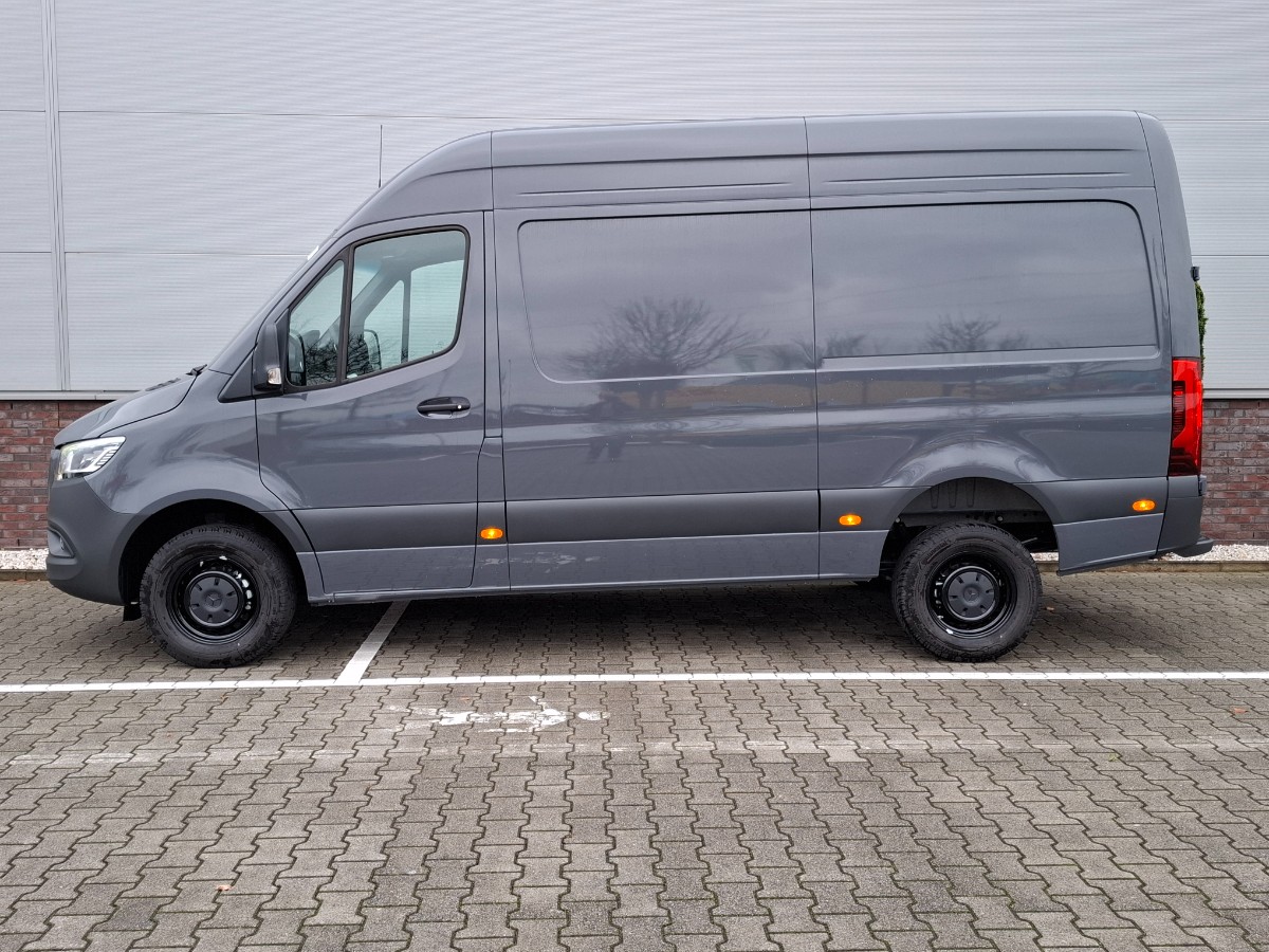 Mercedes-Benz Sprinter PRO 317 CDI RWD L2H2 AUT | LED | CAM | 93 ltr tank | Trekhaak | MBUX & Smartphone Pack | Graphite Grey