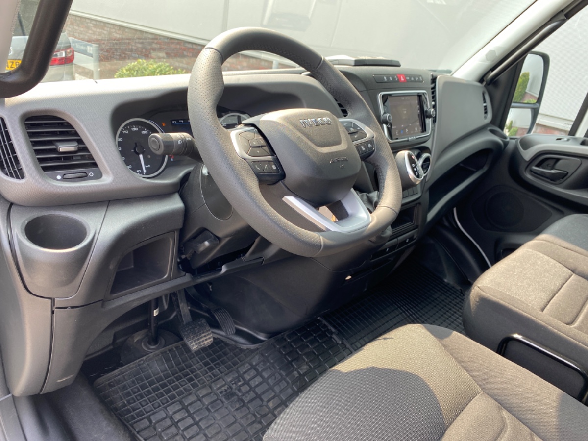 Iveco Daily 35S18 3.0L 180PK AUT | Oprijwagen Fly-Over | LED NAV ECC THK ACC | 3.5t trekgw. | Katax opbouw