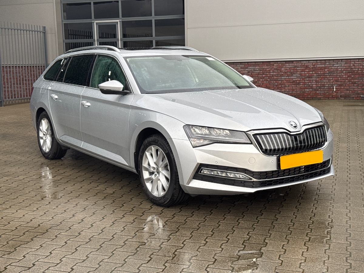 Skoda Superb Combi Business 1.4TSI PHEV 218 DSG, pano