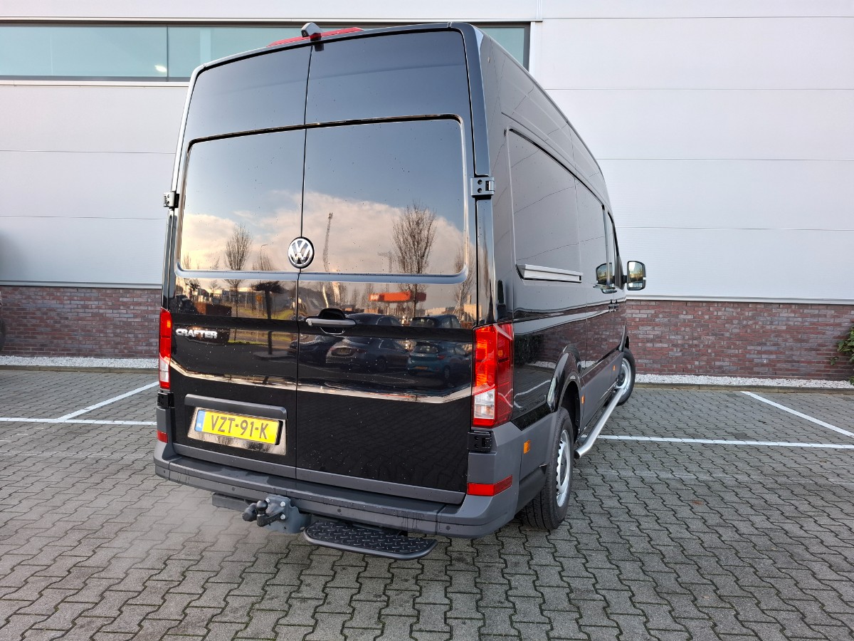 Volkswagen Crafter 30 2.0 TDI L3H3 Comfortline Deep Black | Navi Discover Media | Trekhaak | ComfortPlus stoel | Camera | Verw. voorruit