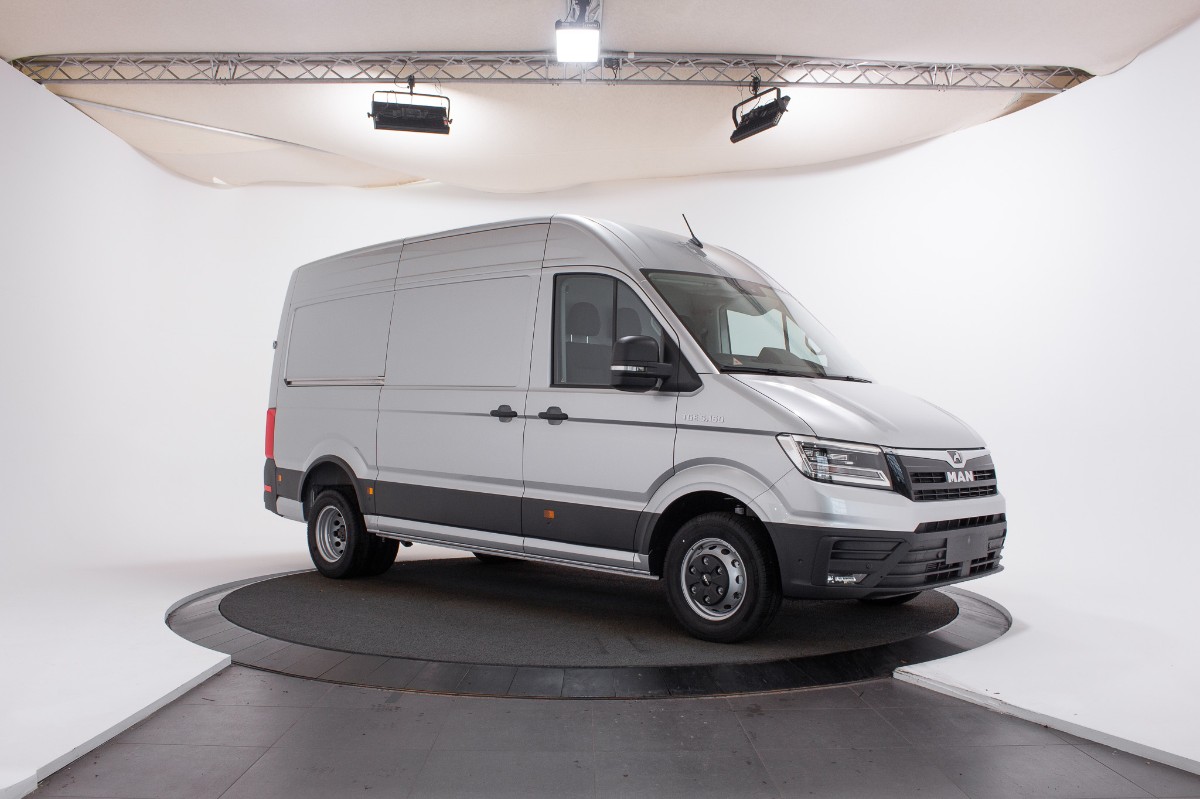 MAN TGE 5.160 L3H3 RWD Dubb. Lucht AUT8 | Reflex silver | Climatronic | Assist pak | Comfortpak. Plus | Bsn Navi | Licht Zicht (LED) | Trekhaak 3,5t | Adaptive Cruise | Schuifdeur links