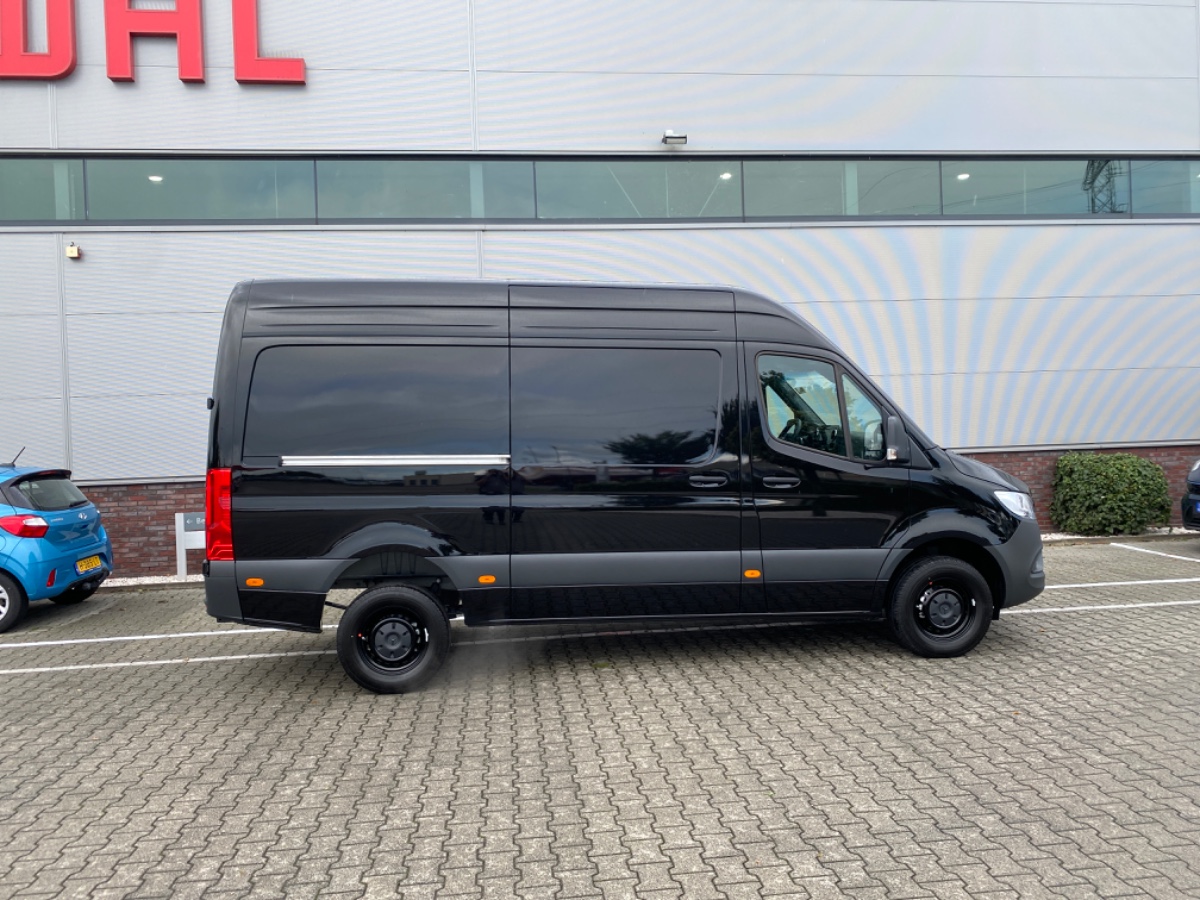 Mercedes-Benz Sprinter PRO 317 CDI L2H2 RWD AUT | NW MODEL | THK 3.5t | Obsidian Black