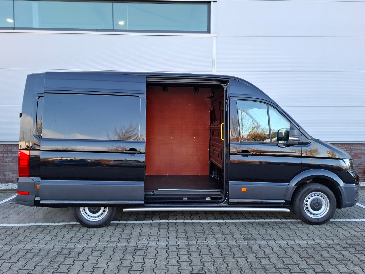 Volkswagen Crafter 30 2.0 TDI L3H3 Comfortline Deep Black | Navi Discover Media | Trekhaak | ComfortPlus stoel | Camera | Verw. voorruit