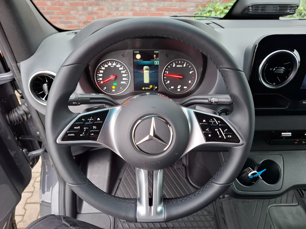 Mercedes-Benz Sprinter PRO 317 CDI RWD L2H2 AUT | LED | CAM | 93 ltr tank | Trekhaak | MBUX & Smartphone Pack | Graphite Grey