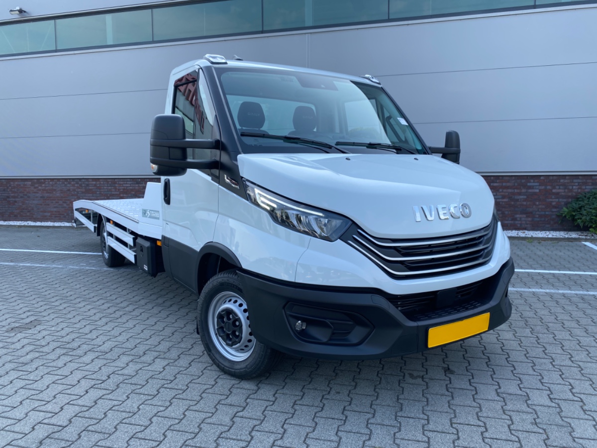 Iveco Daily 35S18 3.0L 180PK AUT | Oprijwagen | Geveerde stoel | 3.5t trekgw. | Adaptive CC | LED NAV ECC | Faustmann opbouw