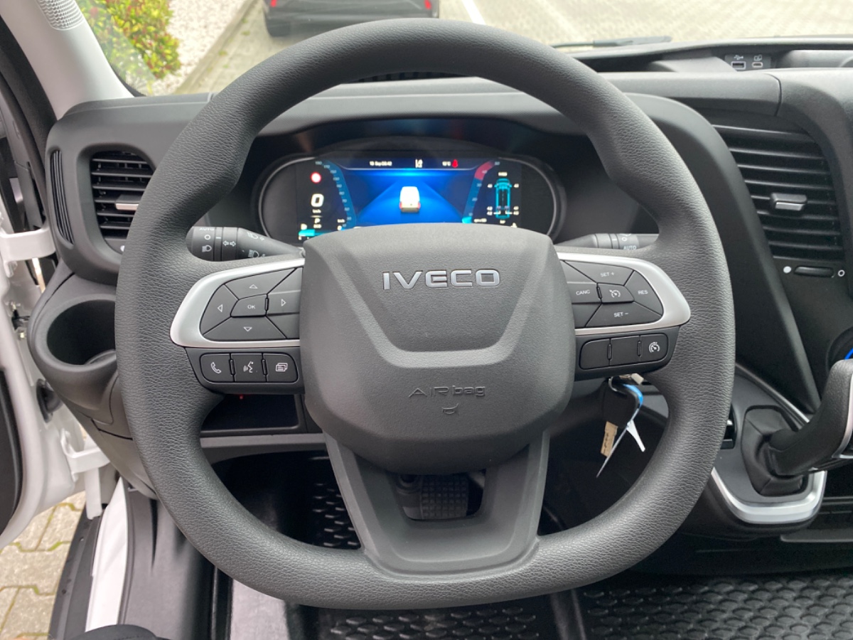 Iveco Daily 35C18HA8 V L2H2 3520 | MY 25 | Dubb.Lucht | Comfort pack | Navi Trekhaak Camera | 86l Tank | Rswiel