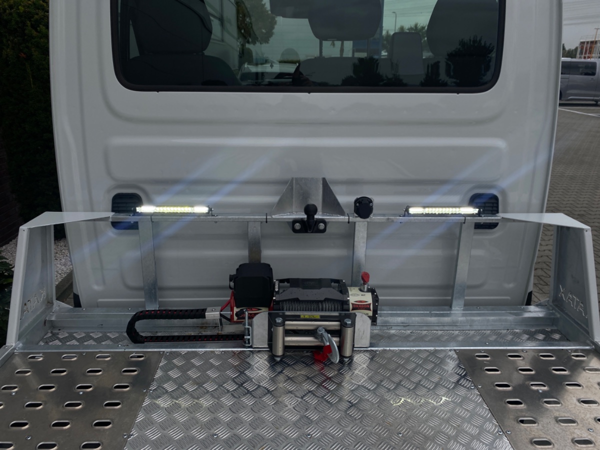 Iveco Daily 35S18 3.0L 180PK AUT | Oprijwagen | Geveerde stoel | 3,5t trekgw. | Adaptive CC | LED NAV ECC Adaptive CC | Faustmann opbouw | 1100 kg Laden