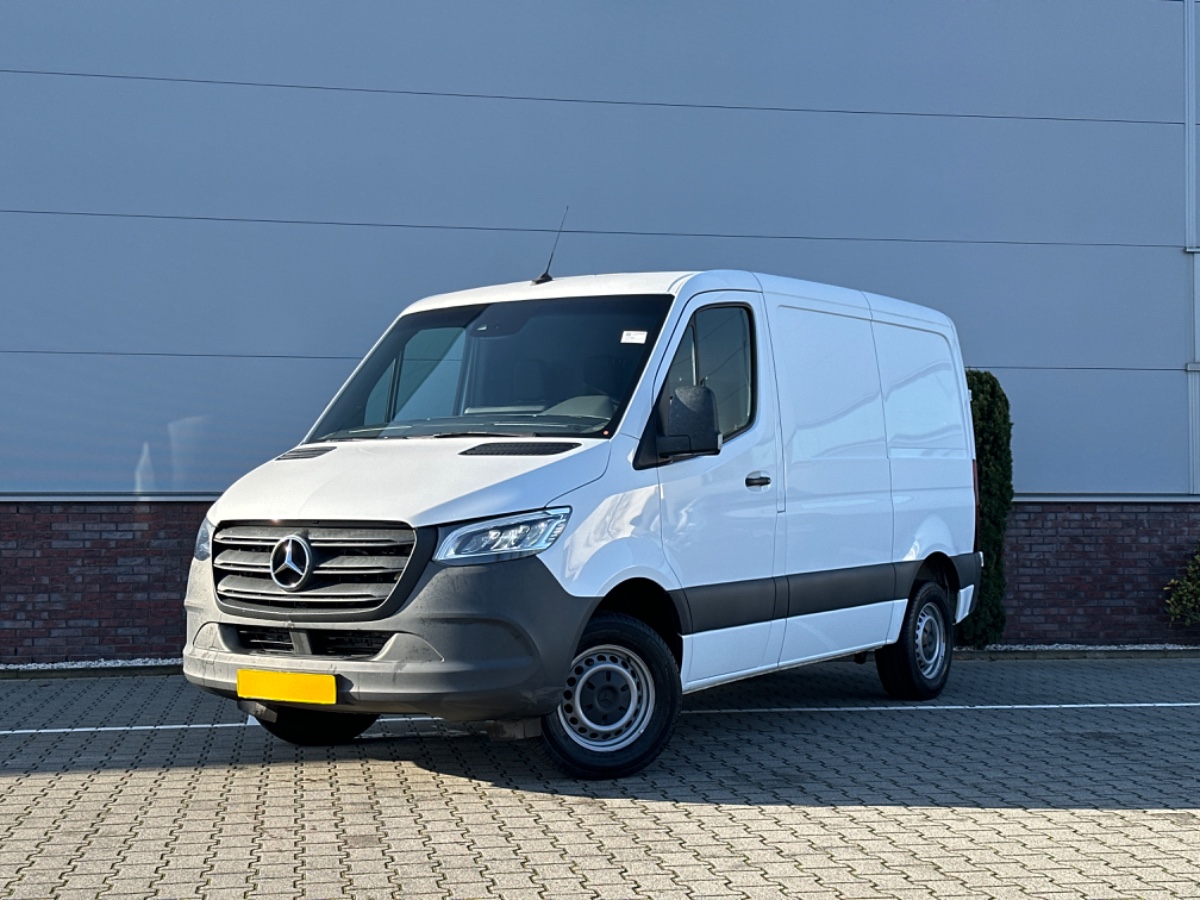 Mercedes-Benz Sprinter 316CDI L1H1 AUT | LED | Camera | Comfortstoel | Trekhaak | Adaptive Cruise | MBUX Groot