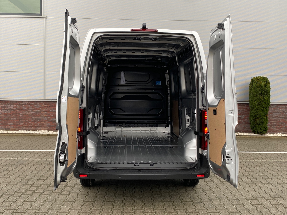 Nissan Interstar VAN MY24 dCi 150 L3H2 3.5T TEKNA | Zilvergrijs | 5 JR. Garantie