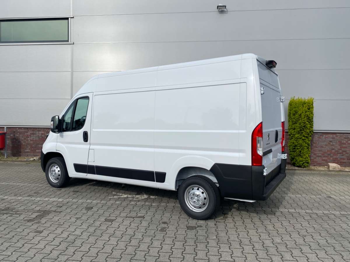 Peugeot Boxer Van 33 L2H2 BlueHDi 140