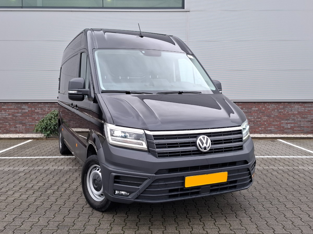 Volkswagen Crafter 35 L3H3 177PK AUT | LED CarPlay Camera Standkachel Trekhaak Metallic