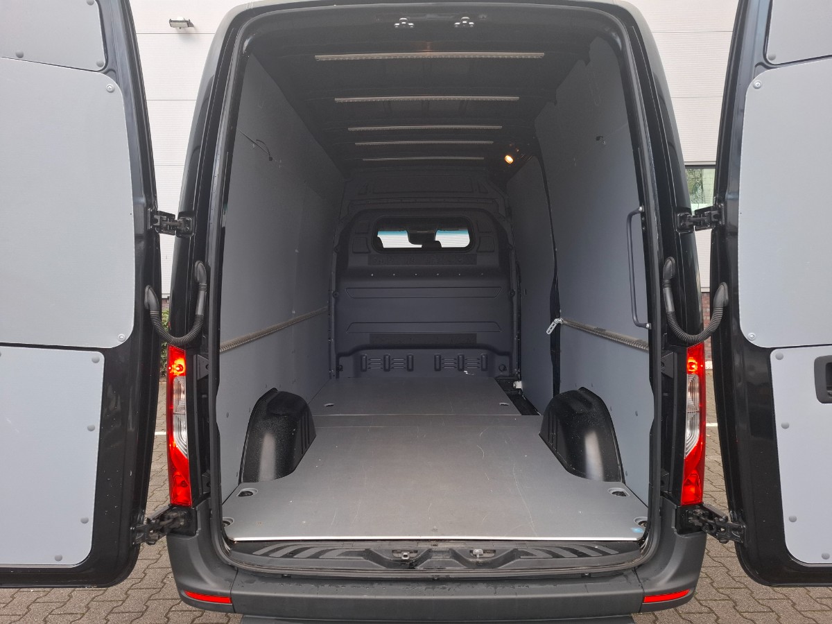 Mercedes-Benz Sprinter 316 CDI L2H2 AUT RWD | NAV CAM | LED koplampen | Adaptive Cruise | Gev. stoel | PDC V+A