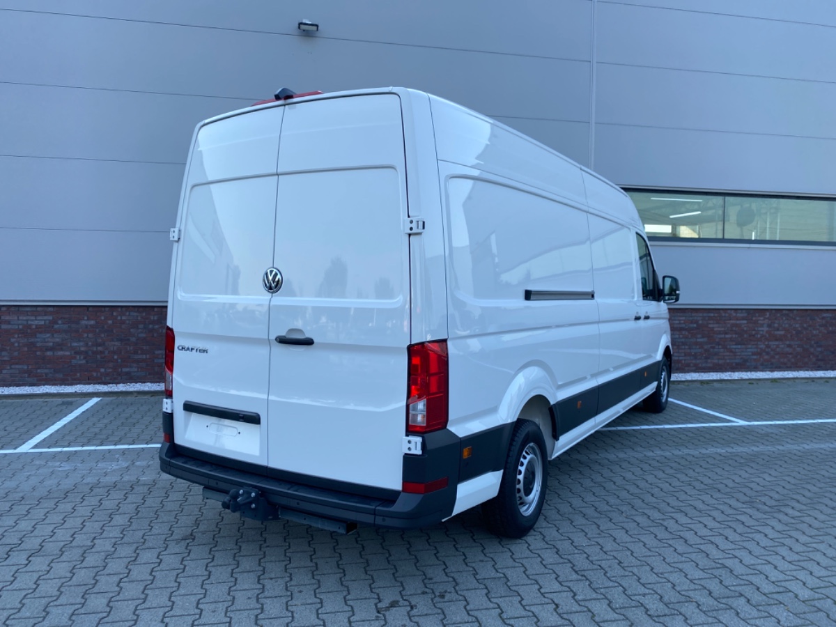 Volkswagen Crafter 35 2.0 TDI 177PK DSG L4H3 Highline FWD | Allseasons | Trekhaak + assist | Verzwaarde vooras | Bijrijdersbank met opbergvak | NWPRIJS 50.000 EX | 8x op voorraad