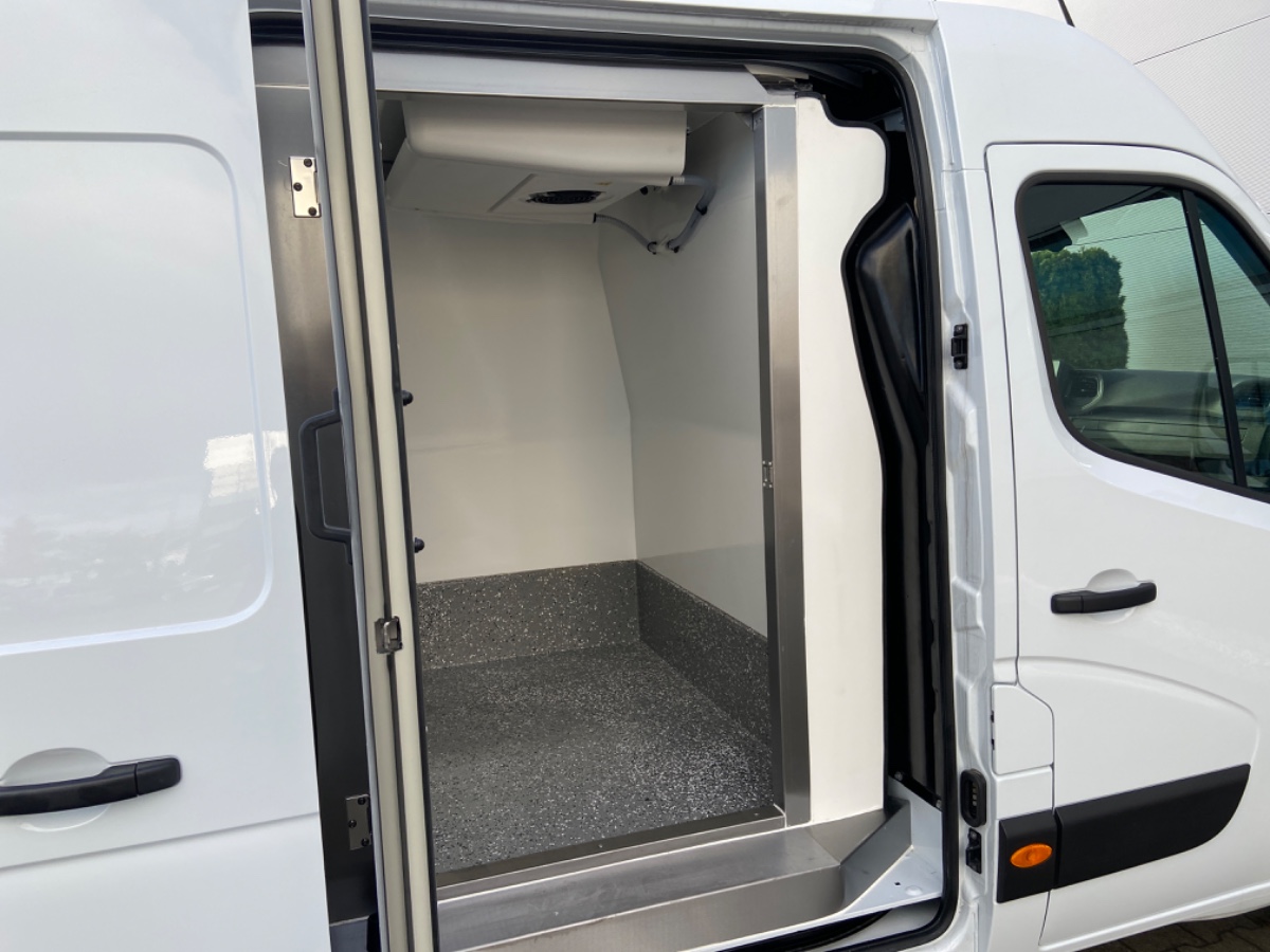 Renault Master KOEL/VRIES Xarios200 en dikkere isolatie met Gruauspecificatiie en nachtkoeling