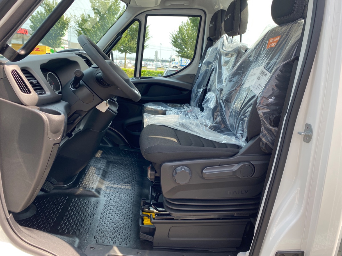 Iveco Daily 35S18 3.0L 180PK AUT | Oprijwagen | Geveerde stoel | 3.5t trekgw. | Adaptive CC | LED NAV ECC Adaptive CC | Faustmann opbouw
