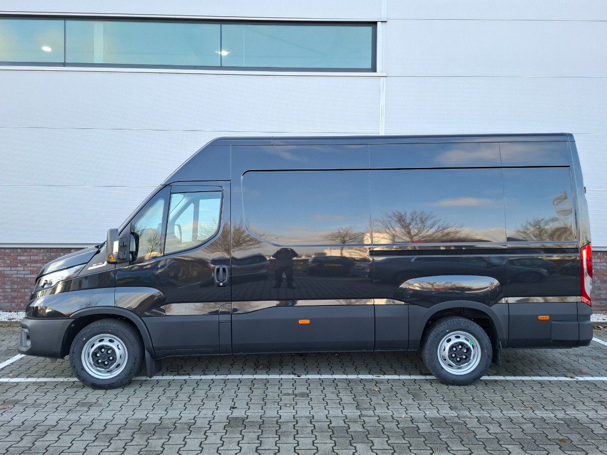 Iveco Daily NW MODEL 35S18HA8 V L2H2 | 3.0 180PK | Black met. | Navi | ECC | ACC | Gev. stoel | CAM | THK