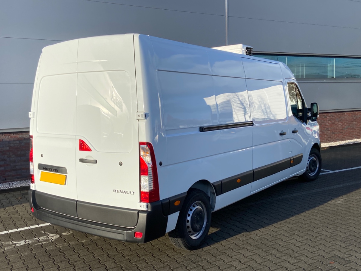 Renault Master KOEL/VRIES Xarios200 en dikkere isolatie met Gruauspecificatiie en nachtkoeling