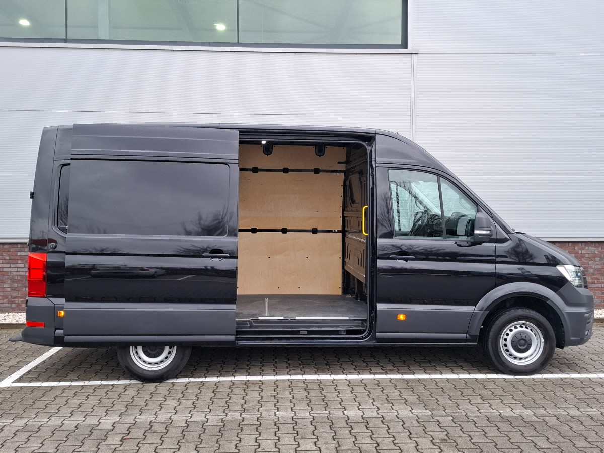 Volkswagen Crafter 35 L3H3 177PK AUT | LED CarPlay Camera Standkachel Trekhaak Metallic