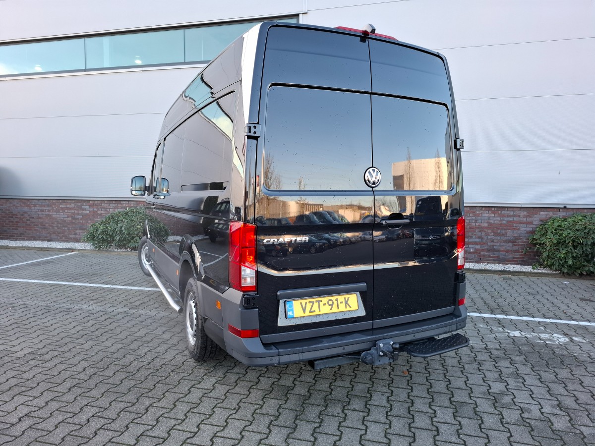 Volkswagen Crafter 30 2.0 TDI L3H3 Comfortline Deep Black | Navi Discover Media | Trekhaak | ComfortPlus stoel | Camera | Verw. voorruit