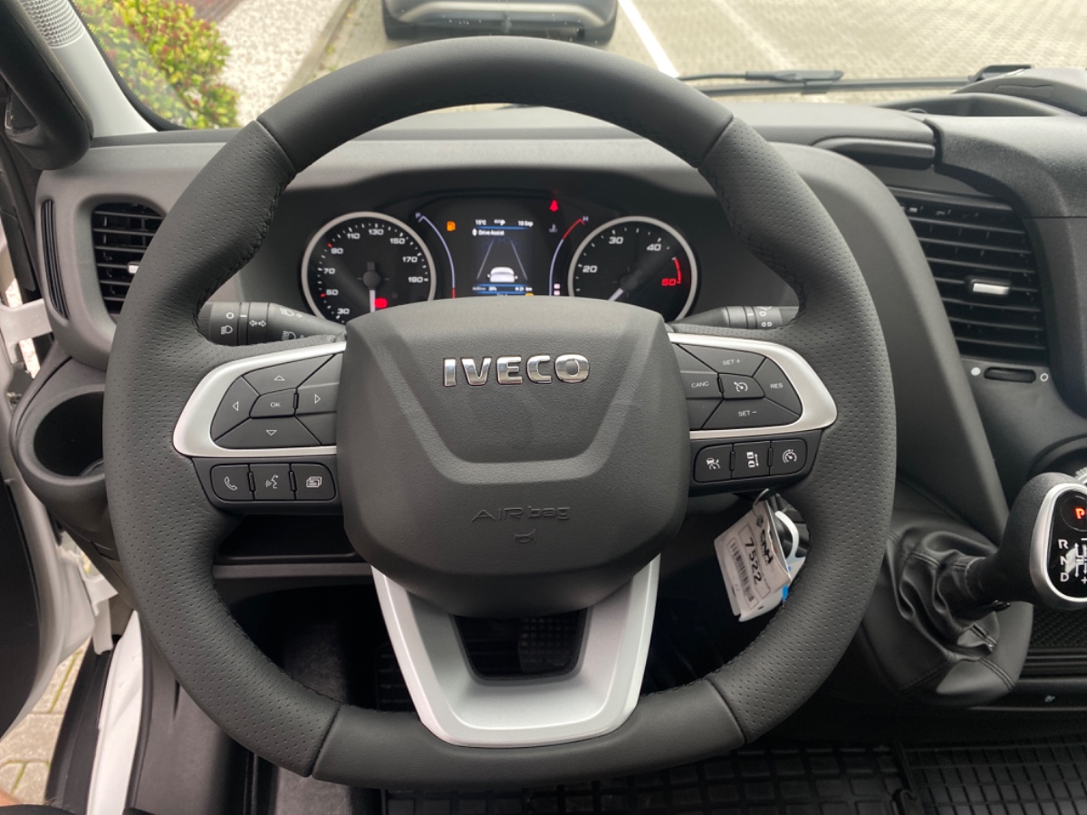 Iveco Daily 35S18 3.0L 180PK AUT | Oprijwagen | Geveerde stoel | 3,5t trekgw. | Adaptive CC | LED NAV ECC Adaptive CC | Faustmann opbouw | 1100 kg Laden