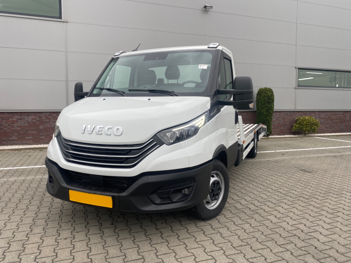 Iveco Daily 35S18 3.0L 180PK AUT | Oprijwagen | Geveerde stoel | 3,5t trekgw. | Adaptive CC | LED NAV ECC Adaptive CC | Faustmann opbouw | 1100 kg Laden