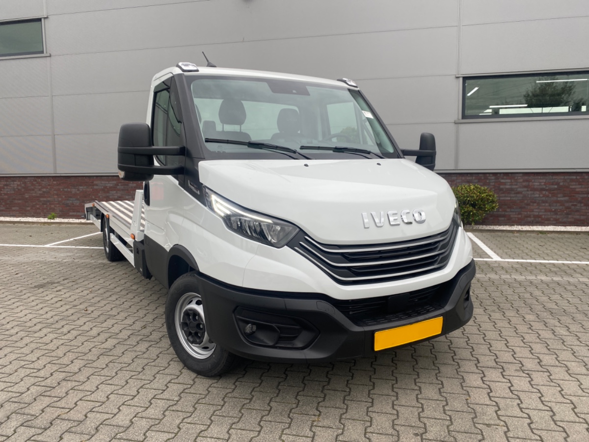 Iveco Daily 35S18 3.0L 180PK AUT | Oprijwagen | Geveerde stoel | 3,5t trekgw. | Adaptive CC | LED NAV ECC Adaptive CC | Faustmann opbouw | 1100 kg Laden