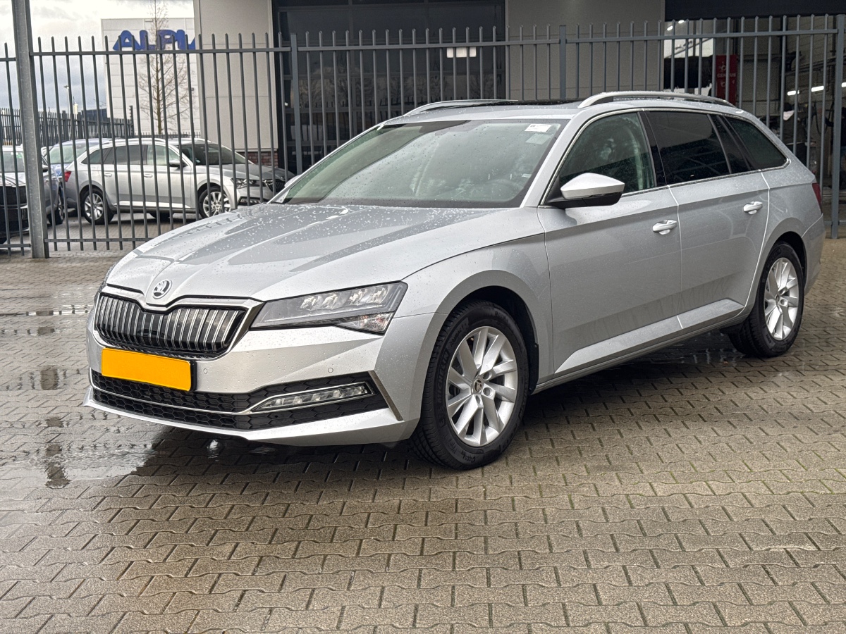 Skoda Superb Combi Business 1.4TSI PHEV 218 DSG, pano