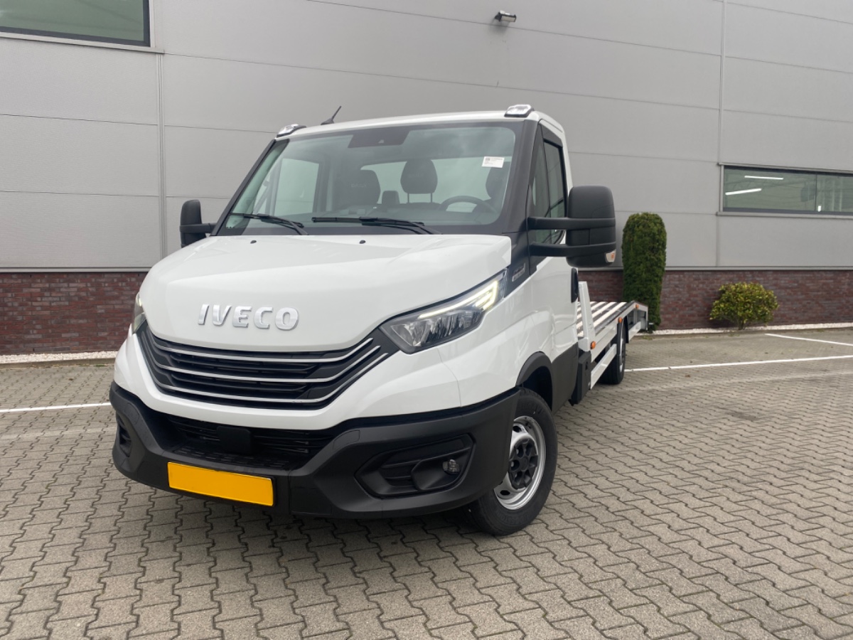 Iveco Daily 35S18 3.0L 180PK AUT | Oprijwagen | Geveerde stoel | 3,5t trekgw. | Adaptive CC | LED NAV ECC Adaptive CC | Faustmann opbouw