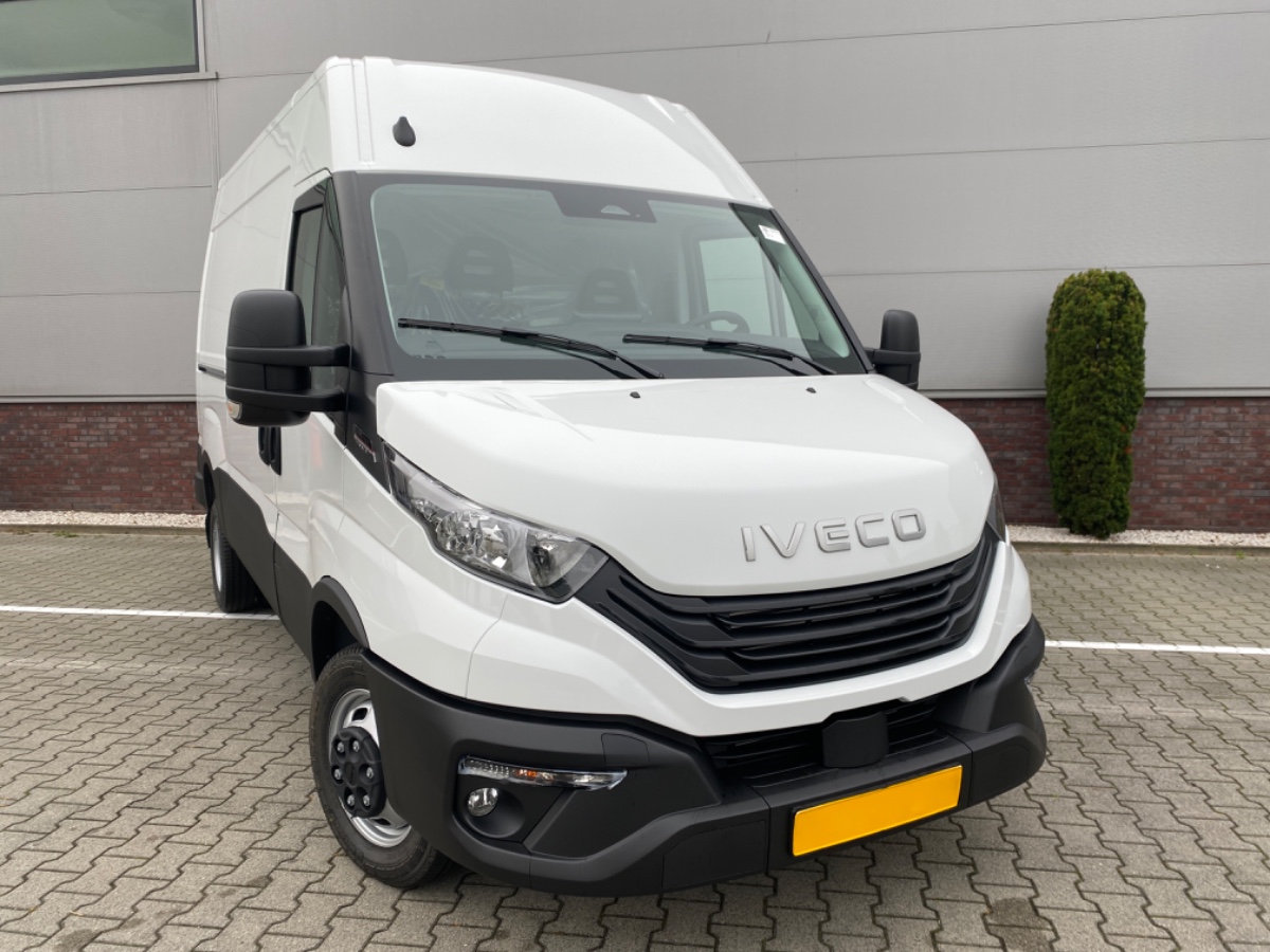 Iveco Daily 35C18HA8 V L2H2 3520 | MY 25 | Dubb.Lucht | Comfort pack | Navi Trekhaak Camera | 86l Tank | Rswiel