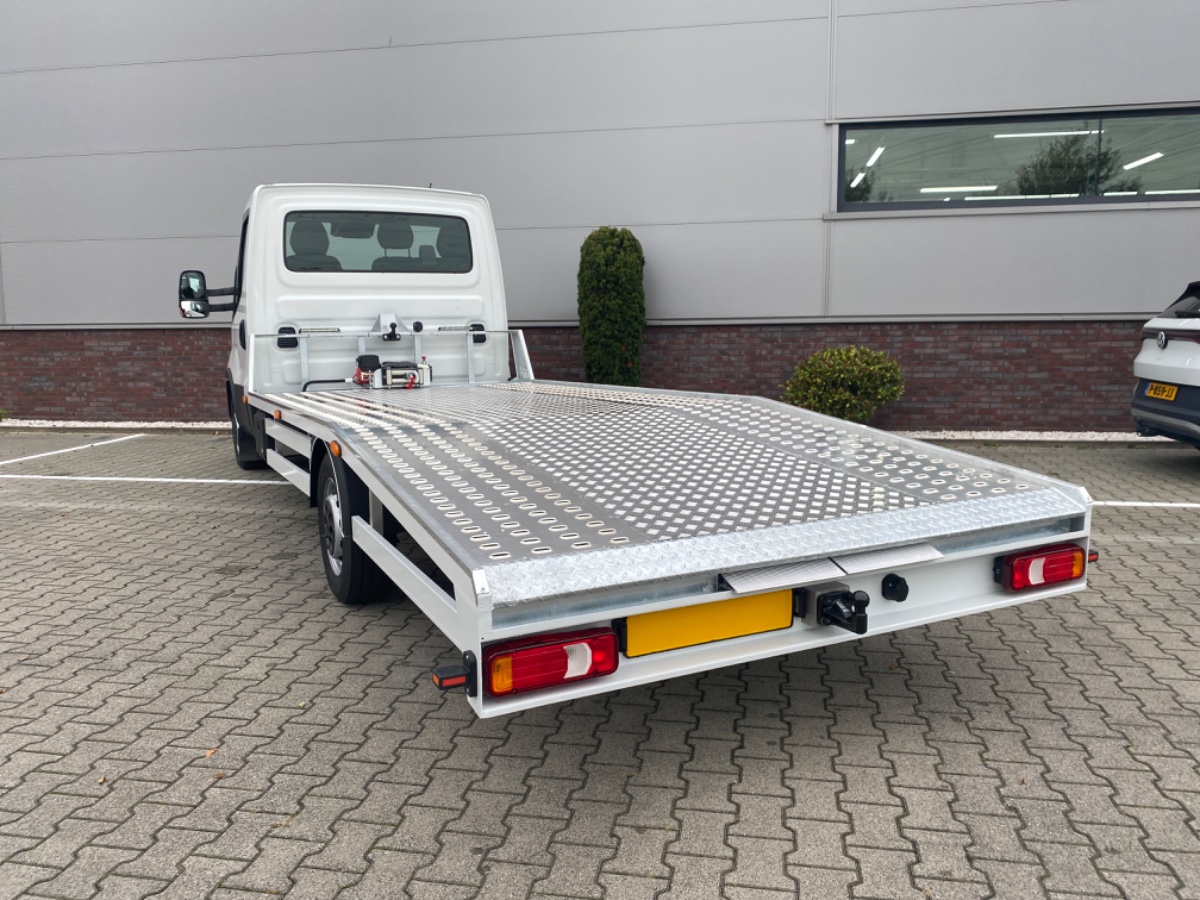 Iveco Daily 35S18 3.0L 180PK AUT | Oprijwagen | Geveerde stoel | 3,5t trekgw. | Adaptive CC | LED NAV ECC Adaptive CC | Faustmann opbouw | 1100 kg Laden