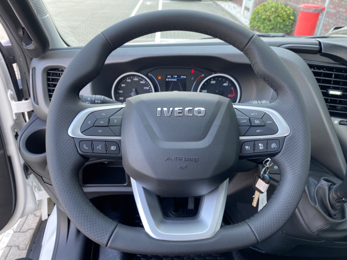 Iveco Daily 35S18 3.0L 180PK AUT | Oprijwagen | Geveerde stoel | 3.5t trekgw. | Adaptive CC | LED NAV ECC | Faustmann opbouw