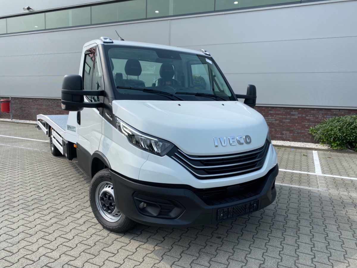 Iveco Daily 35S18 3.0L 180PK AUT | Oprijwagen | Geveerde stoel | 3.5t trekgw. | Adaptive CC | LED NAV ECC Adaptive CC | Faustmann opbouw