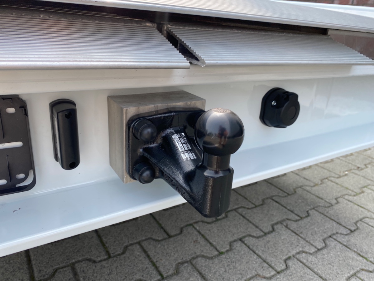 Iveco Daily 35S18 3.0L 180PK AUT | Oprijwagen Fly-Over | LED NAV ECC THK ACC | 3.5t trekgw. | Katax opbouw