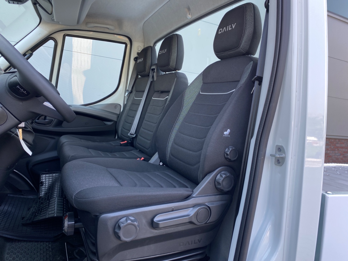 Iveco Daily 35S18 3.0L 180PK AUT | Oprijwagen | Geveerde stoel | 3.5t trekgw. | Adaptive CC | LED NAV ECC | Faustmann opbouw