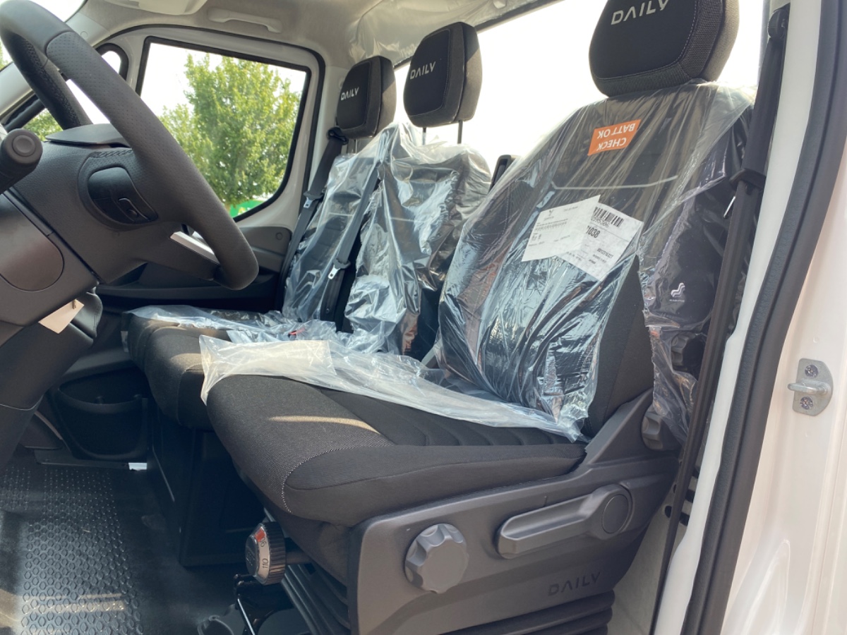 Iveco Daily 35S18 3.0L 180PK AUT | Oprijwagen | Geveerde stoel | 3.5t trekgw. | Adaptive CC | LED NAV ECC Adaptive CC | Faustmann opbouw