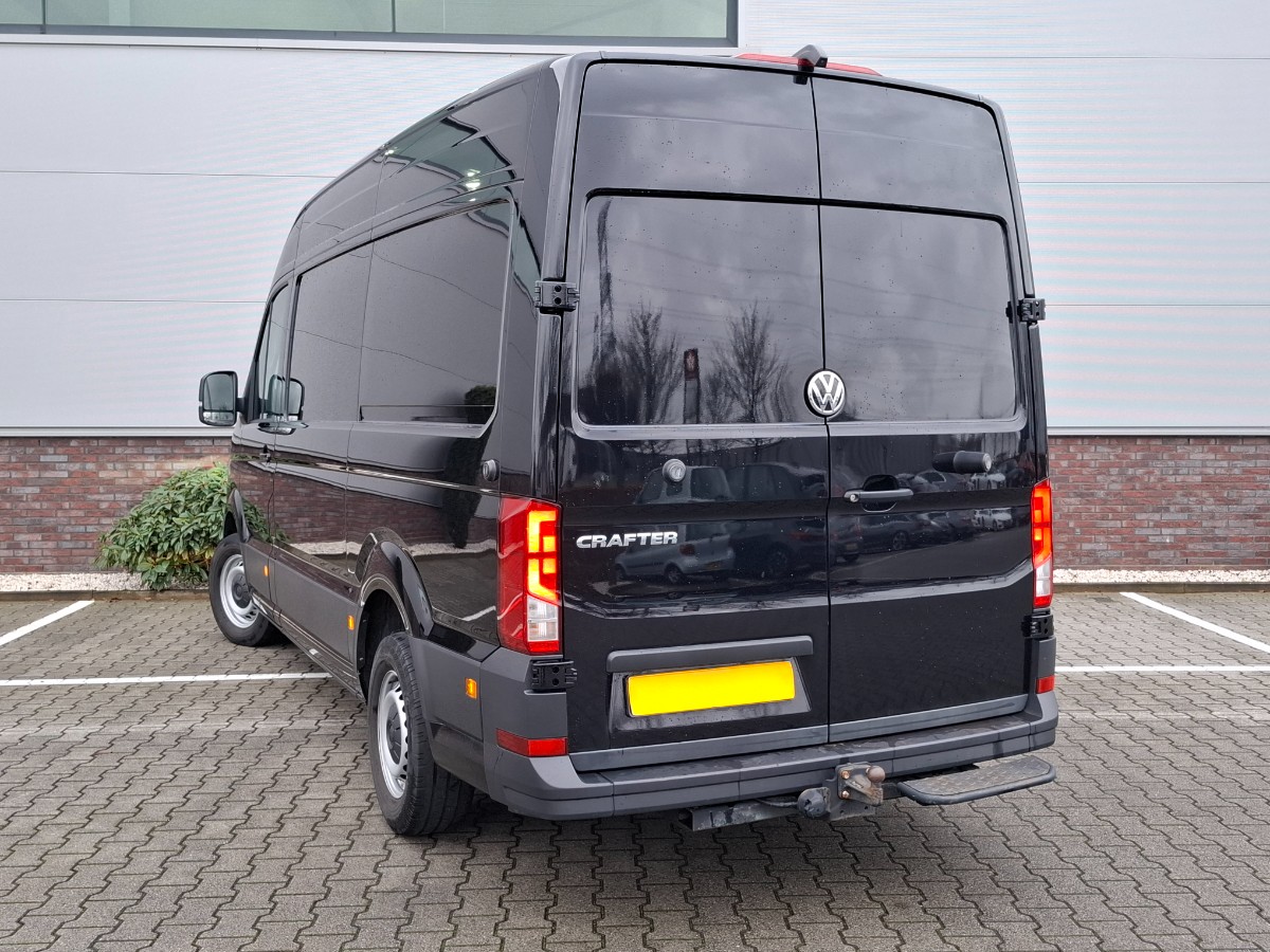 Volkswagen Crafter 35 L3H3 177PK AUT | LED CarPlay Camera Standkachel Trekhaak Metallic