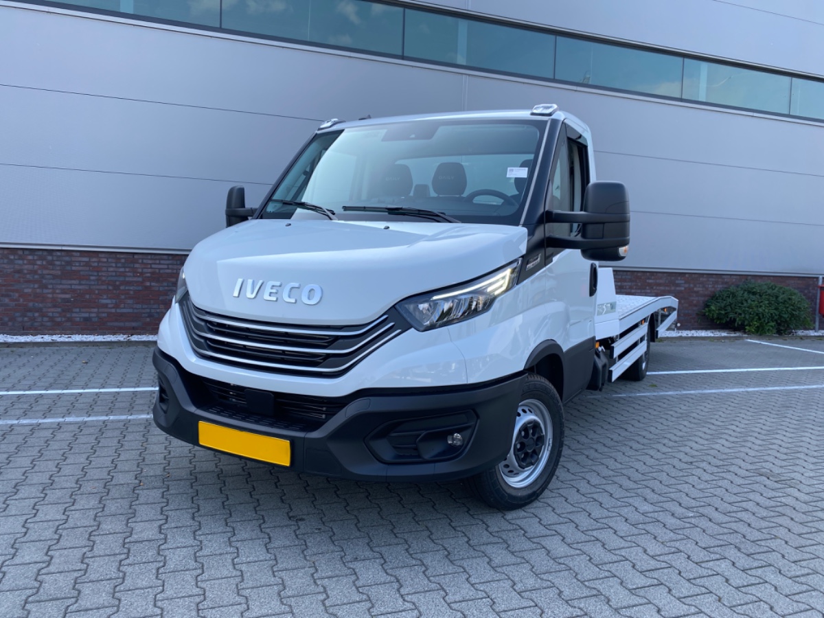 Iveco Daily 35S18 3.0L 180PK AUT | Oprijwagen | Geveerde stoel | 3,5t trekgw. | Adaptive CC | LED NAV ECC Adaptive CC | Faustmann opbouw