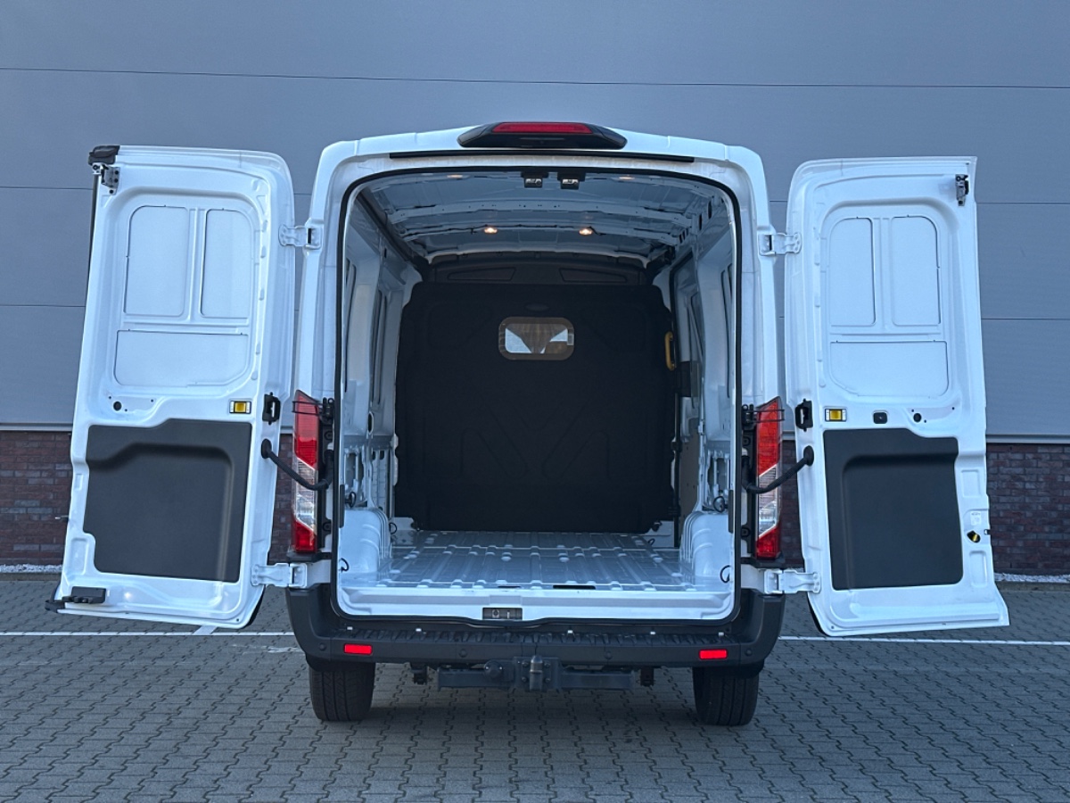 Ford Transit 350L 2.0 Ecoblue 165PK A10 – RWD – 3.5t Trekhaak – Stoelverw. – SYNC2 Camera – Allseasons – Standkachel