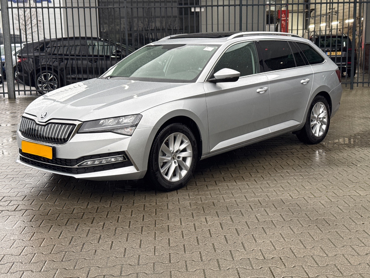 Skoda Superb Combi Business 1.4TSI PHEV 218 DSG, pano